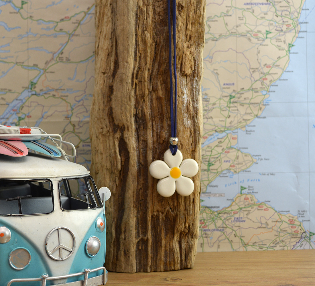 Daisy Style Flower Handmade Ceramic Necklace - Image 2