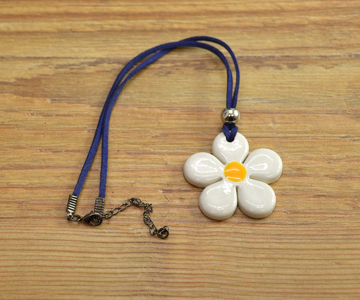 Daisy Style Flower Handmade Ceramic Necklace - Image 3