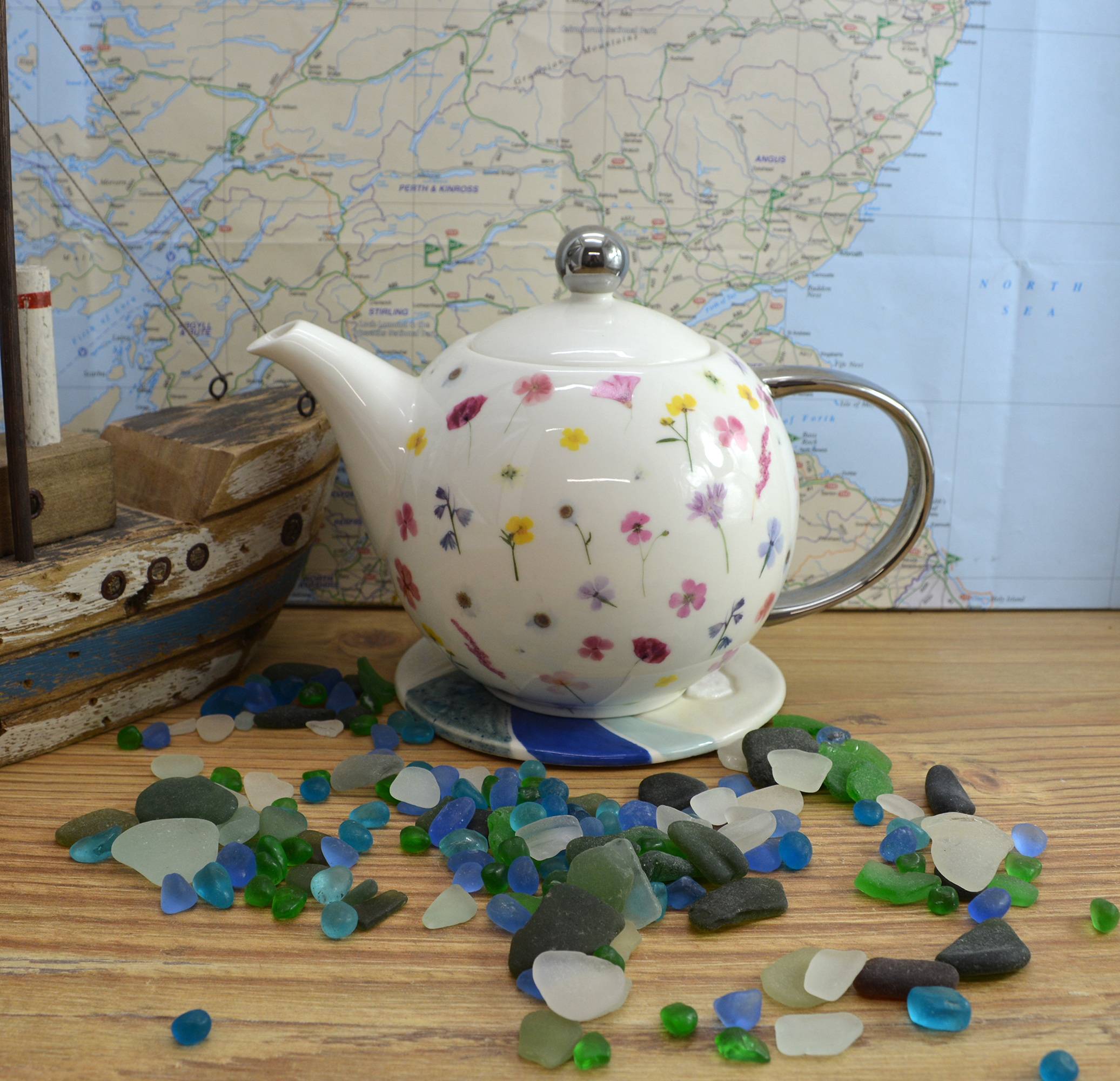 Handmade Ceramic Wave Teapot Stand